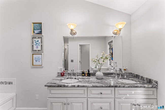 Building Photo - 75 Eureka Ave