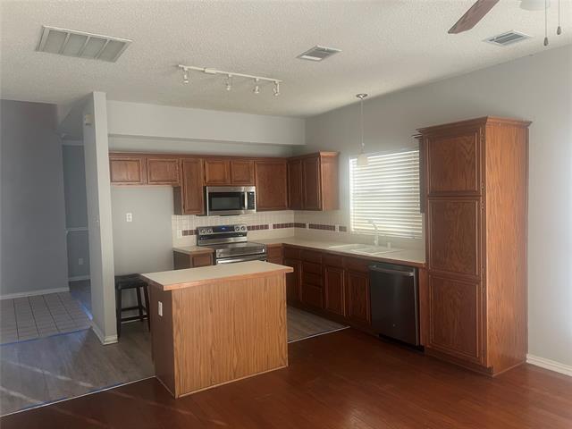 Building Photo - 2309 Dyers Oak Dr