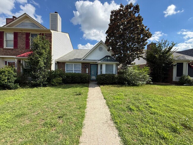 Building Photo - 425 Autumnwood Dr SW