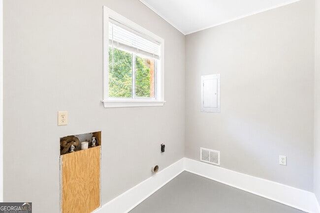 Building Photo - 3605 Flat Shoals Rd