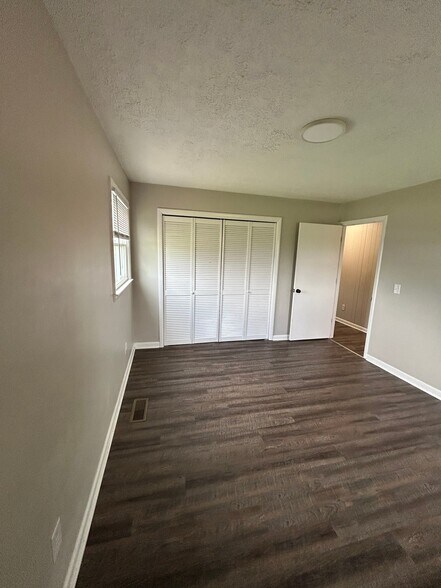 Building Photo - 147 Riddleton Cir