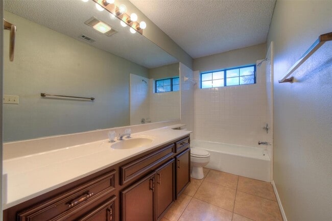 Building Photo - 2306 Alimony Cove