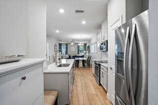 Building Photo - Like New Townhome in Heritage Oaks!