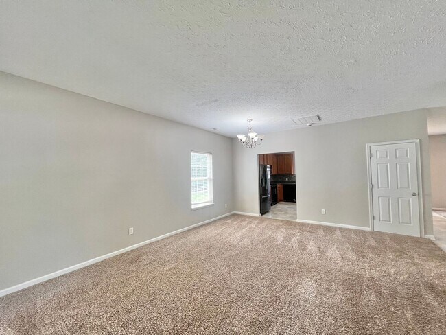 Building Photo - 2019 Spring Creek Dr