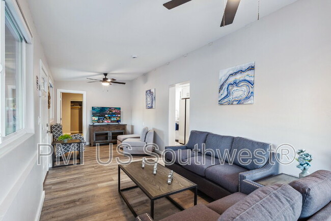 Building Photo - 437 Riverfront Dr