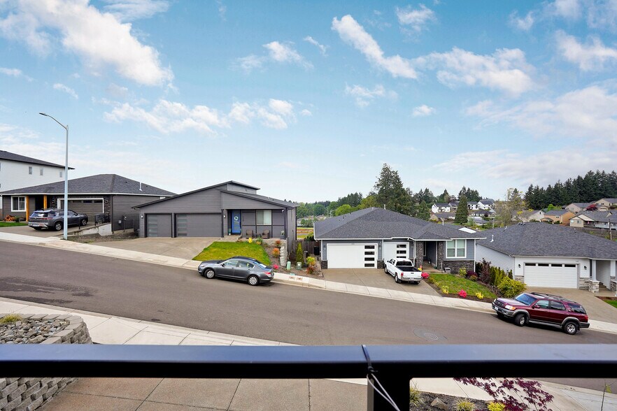 Building Photo - 1132 Thunderbird Ave S