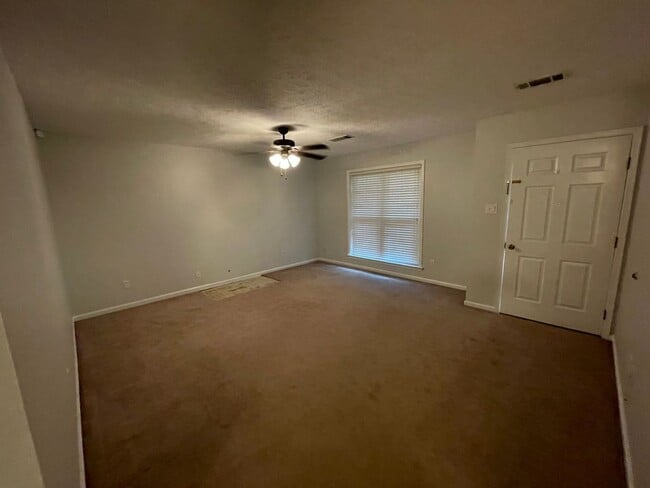 Building Photo - Country Living 3/2 in Wetumpka