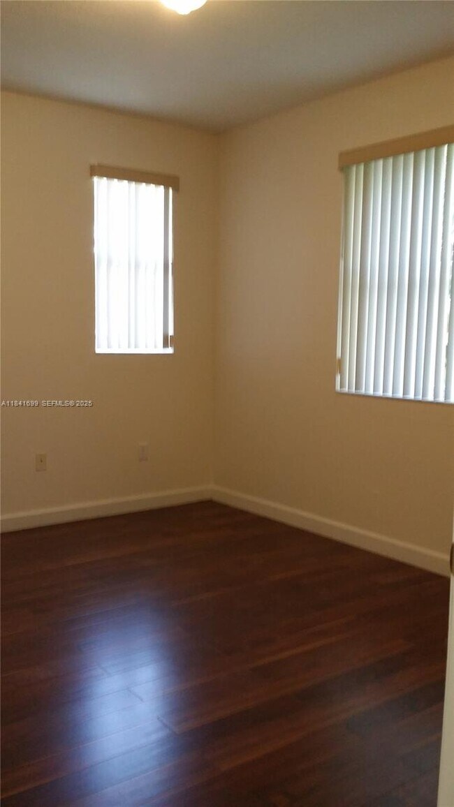 Building Photo - 1536 SE 26th St