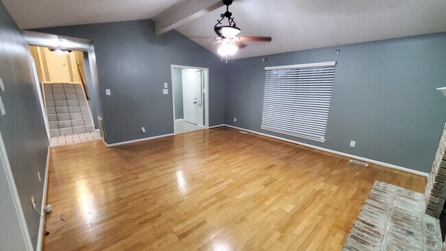 Building Photo - 1 Pine Way Ct