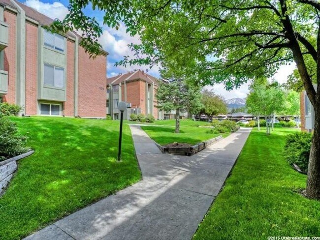 Building Photo - Foothill Condo