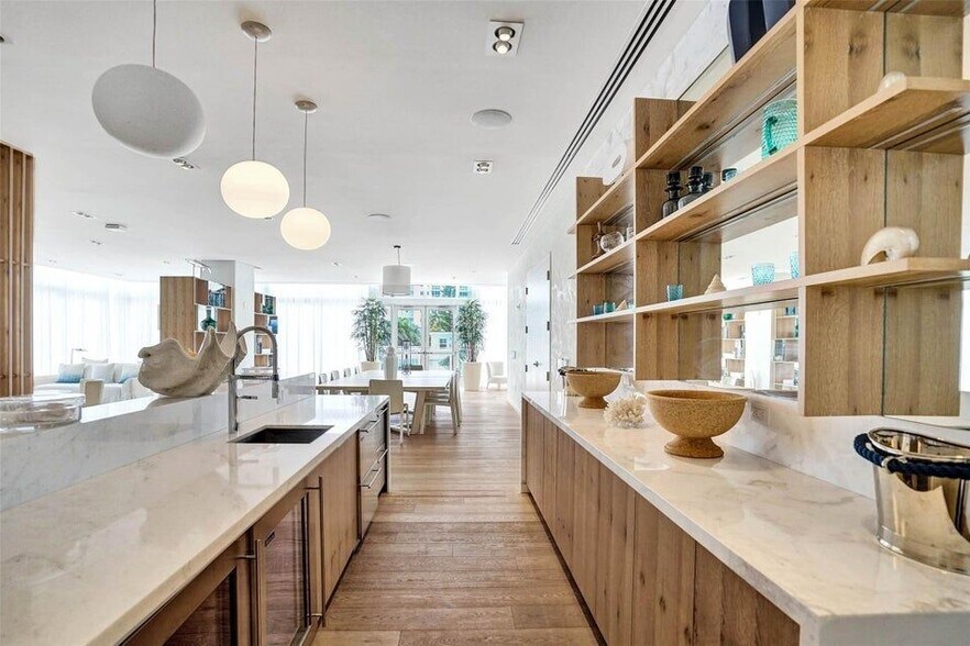 Building Photo - 401 N Birch Rd