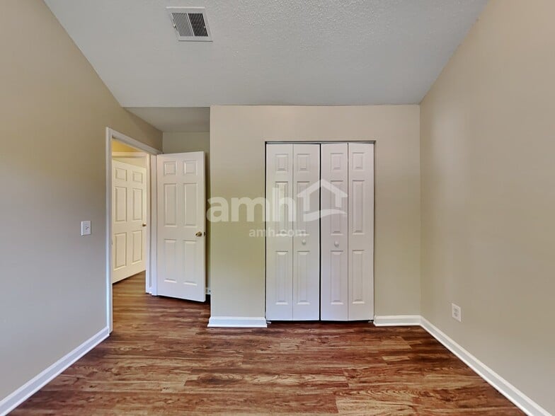 Building Photo - 131 The Esplanade Way SW