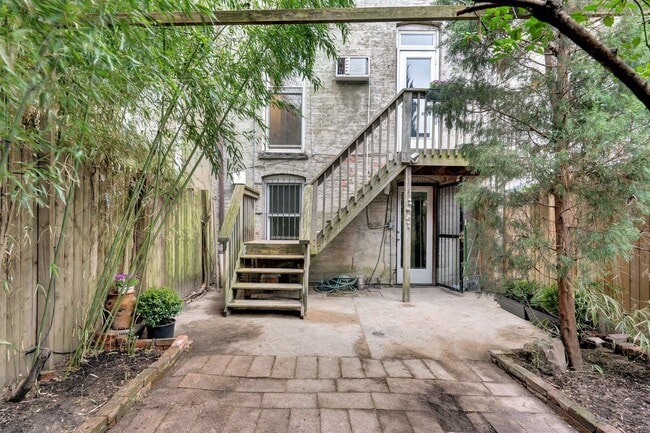 Building Photo - 520 Manila Ave