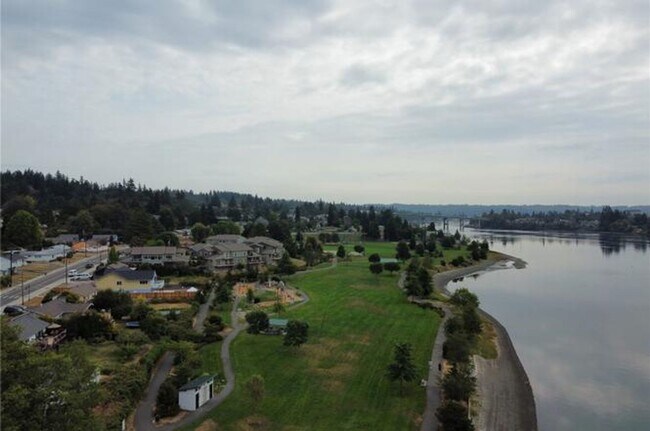 Building Photo - Sheridan duplex bremerton