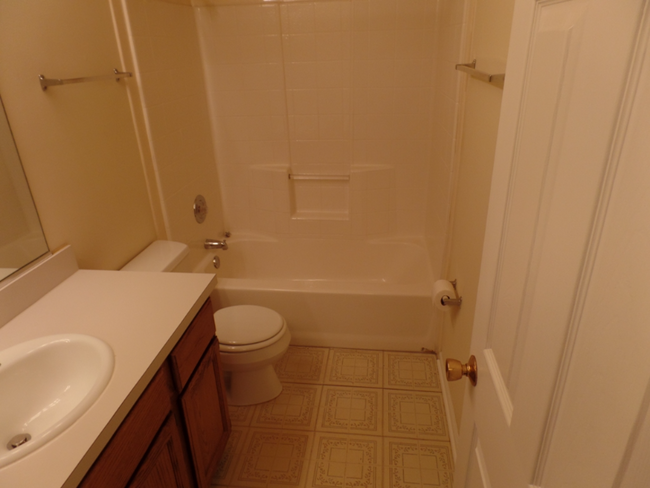 Building Photo - 315 Creekside Dr