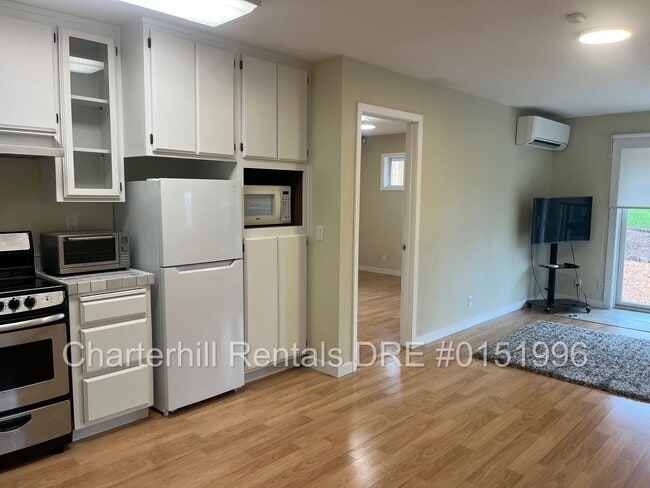 Building Photo - Beautiful granny unit in the Bennett Valle...