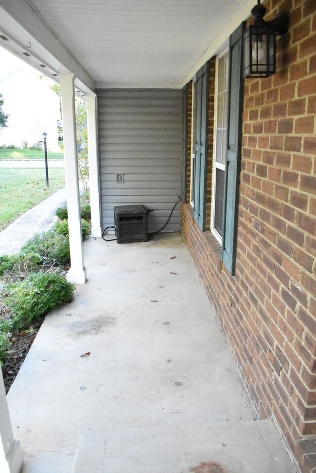 Building Photo - Welcome To Lake Ridge's Finest...