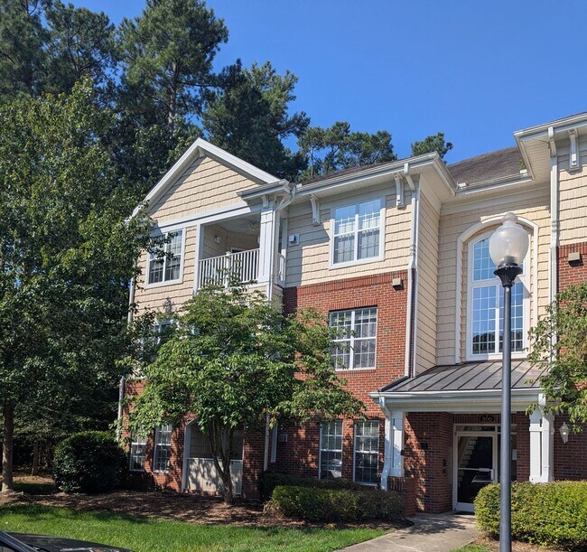 Building Photo - Ground Level 2-bed, 2-bath Condo in Provid...
