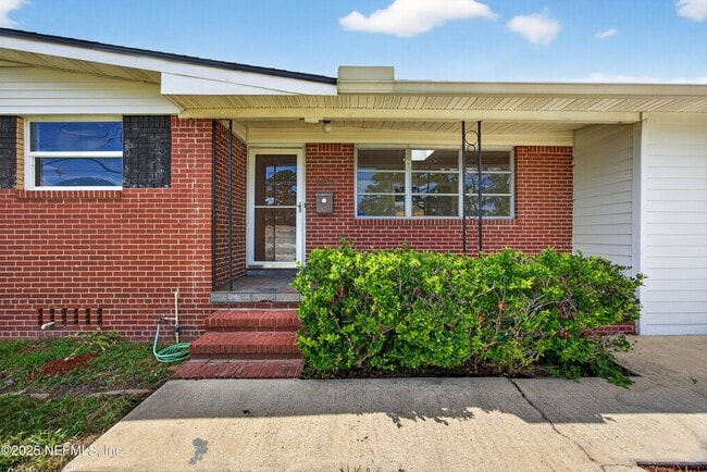 Building Photo - 3424 Cesery Blvd