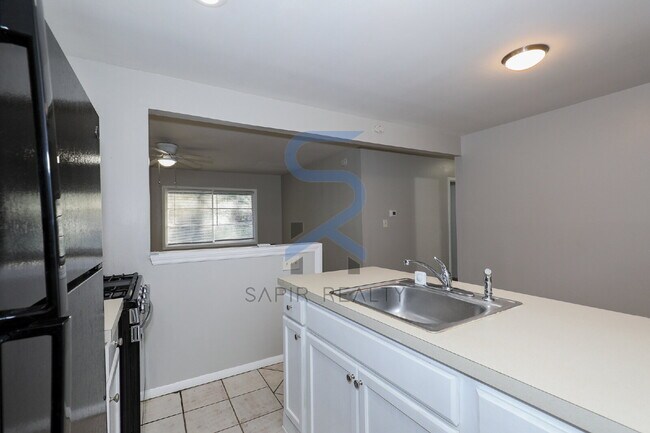 Building Photo - Move in before November 15th and get $100 ...