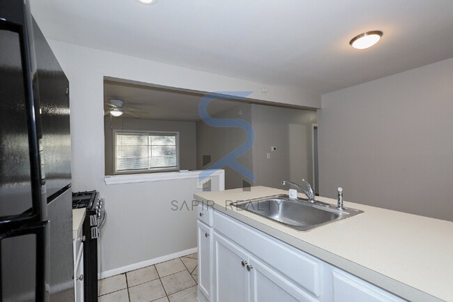 Building Photo - Move-In Special!  Move in on or before December 31st and receive a $500 discount on your first mo...