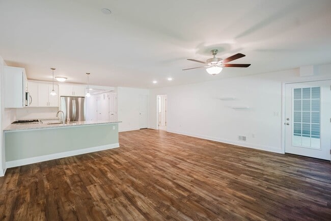 Building Photo - 70 Arcadia Ct