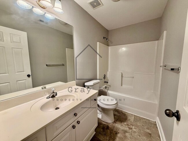 Building Photo - 2 bed, 2 bath townhome in Hoover