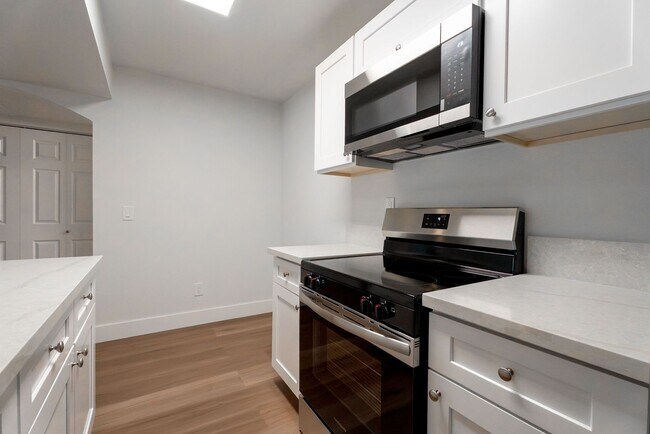 Building Photo - 5158 S Jones Blvd