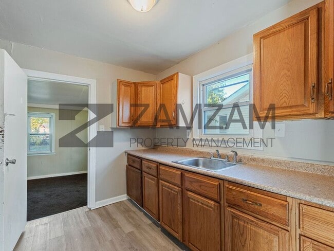 Building Photo - 7583 Hudson Ave