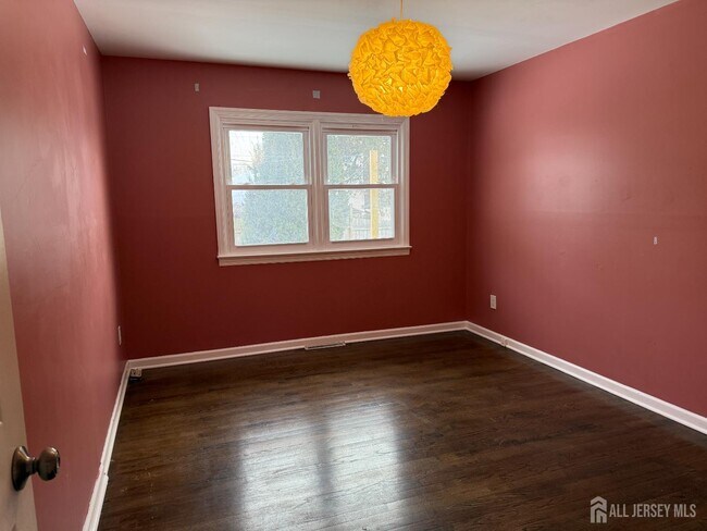 Building Photo - 114 Netherwood Ave