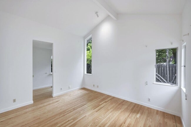 Building Photo - 1537 Dana Ave