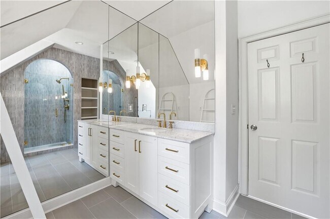 Building Photo - 1124 Moores Mill Rd NW