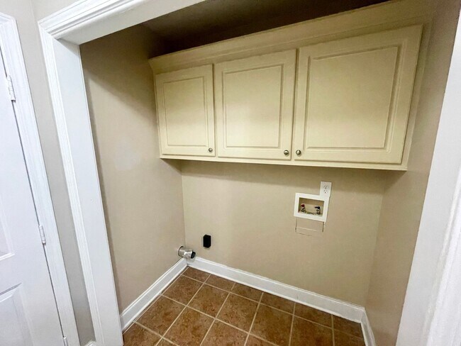 Building Photo - 3 bed 2 bath for rent in Ridgeland!