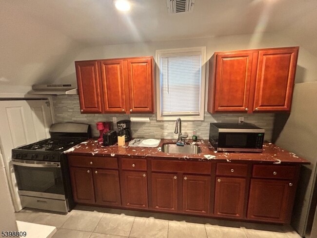 Building Photo - 142 Mapes Ave