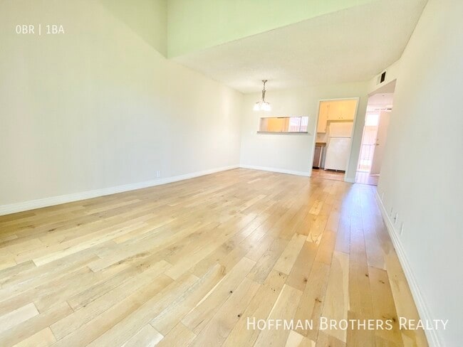 Building Photo - 957 S Gramercy Pl