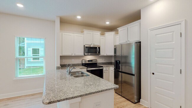 Building Photo - 3 bed 2.5 bathroom townhome in Santa Rosa Beach