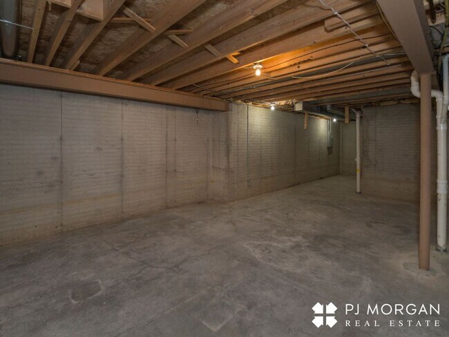 Building Photo - 14512 Fowler Ave