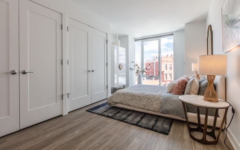 Building Photo - 2359 N Lincoln Ave