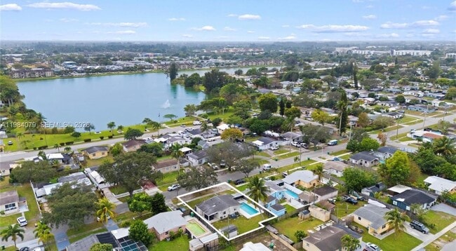 Building Photo - 5721 SW 38th Ct