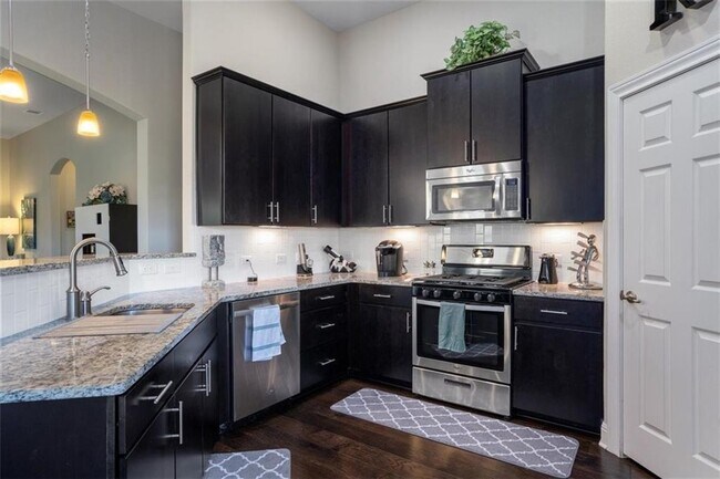 Building Photo - 1805 Morts Pl