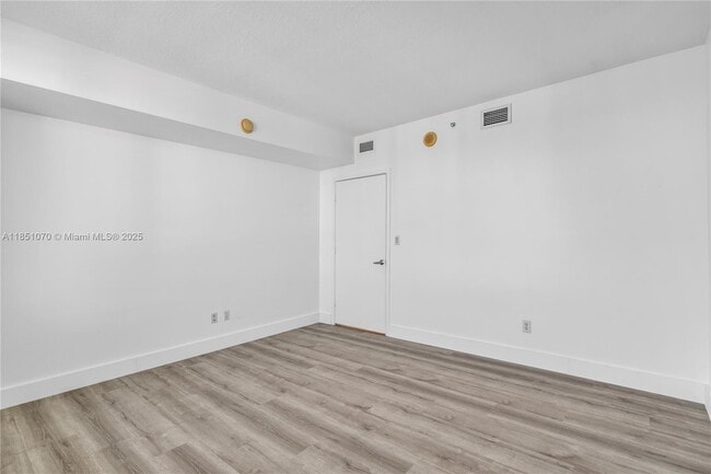 Building Photo - 325 S Biscayne Blvd
