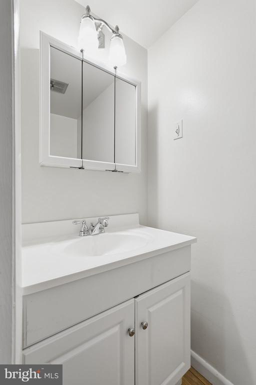 Building Photo - 1204 Brethour Ct