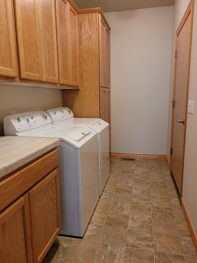 Building Photo - Stunning Home in Lynden with Great Amentities for Rent!