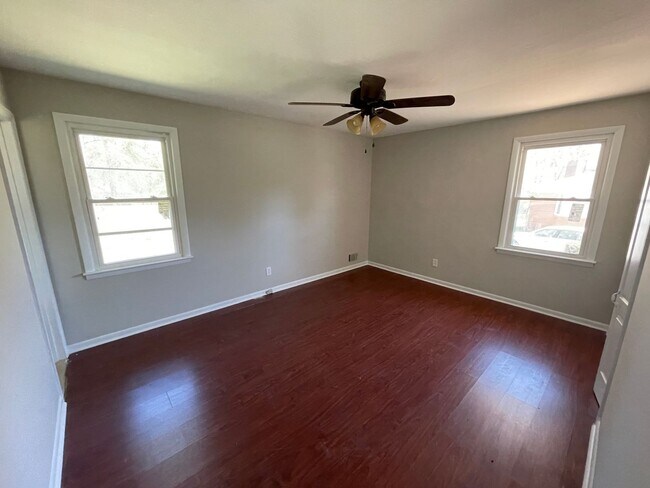 Building Photo - 3 bed/2 bath home in Martinez w/huge backy...