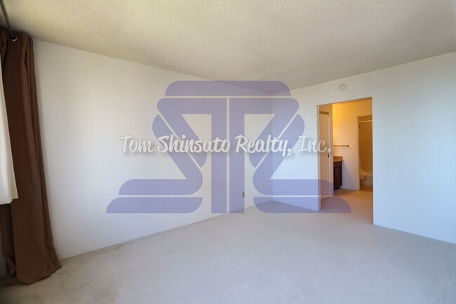 Building Photo - 1 Bedroom unit located in Kukui Plaza