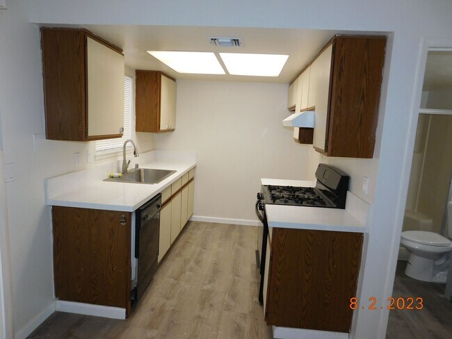 Building Photo - PER633