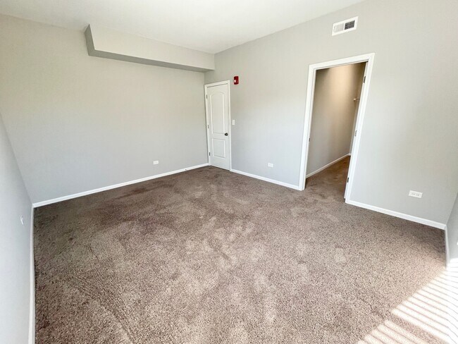 Building Photo - 809 E Main St