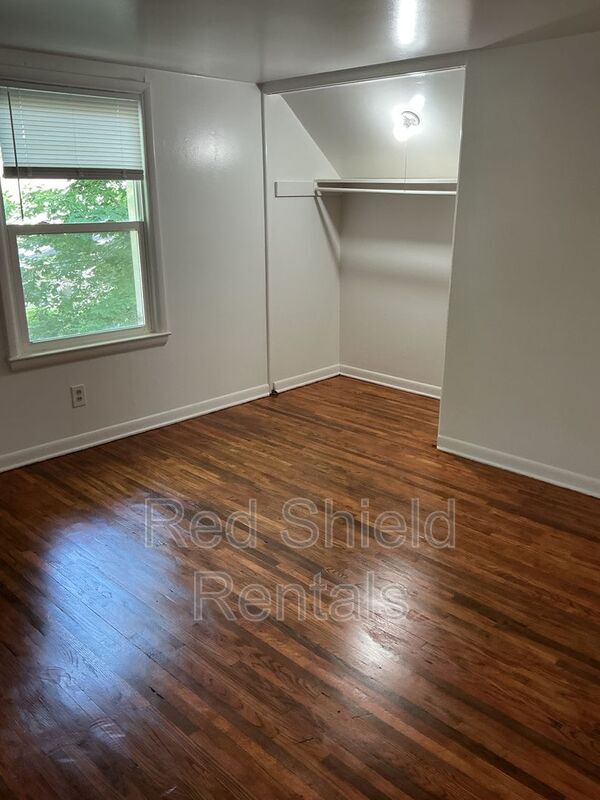 Building Photo - 210 Perrin St