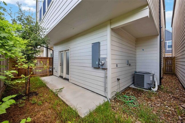 Building Photo - 6114 De Campo St