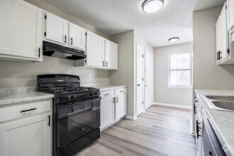 Interior Photo - Salem Glen